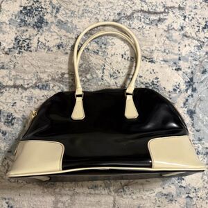 Liz Claiborne Black/Tan Polyvinyl Colorblock Purse